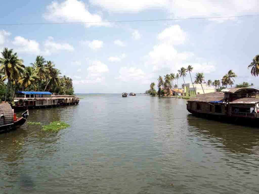 Alappuzha : Alappuzha :