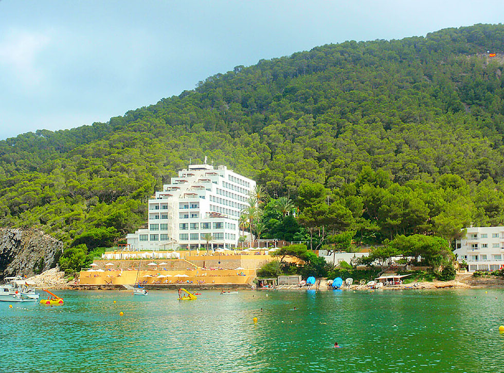 Cala Llonga :  Cala Llonga :