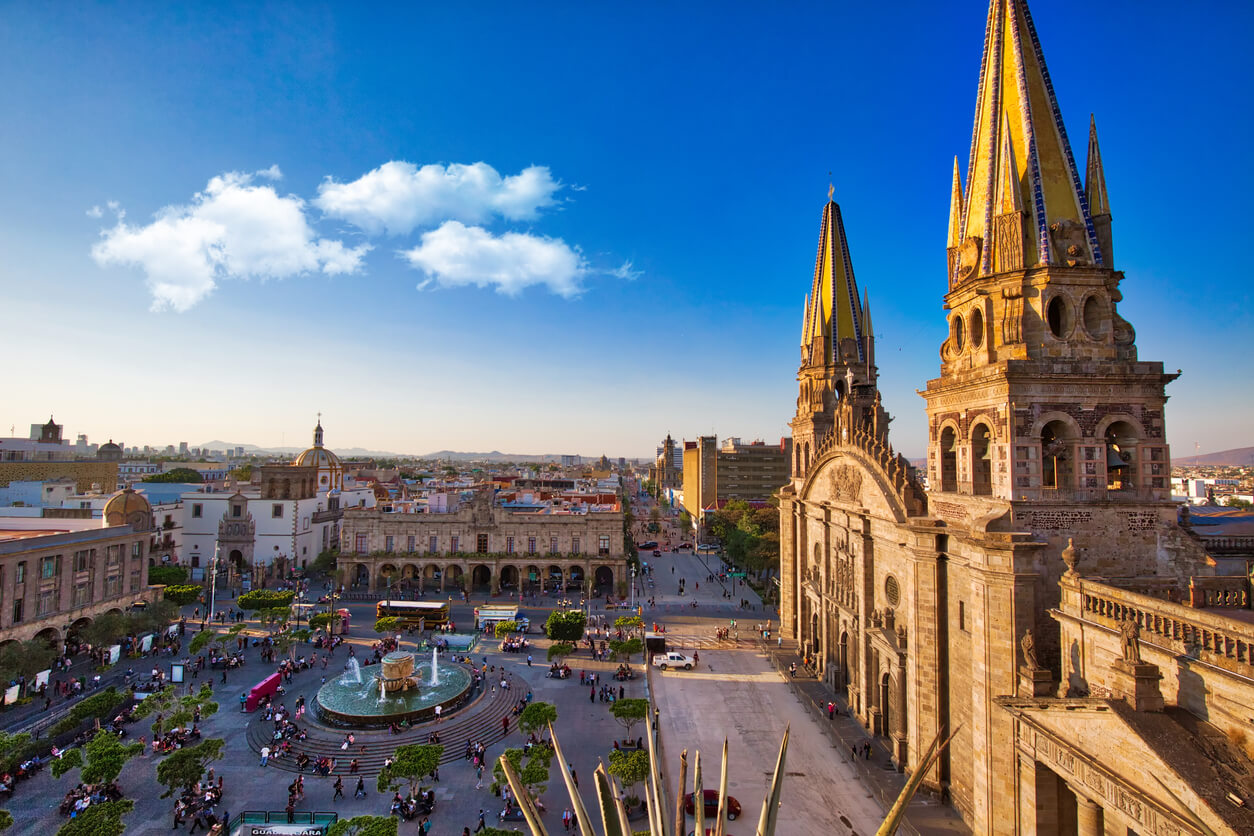 Mejor Epoca Para Viajar A Guadalajara | Tiempo Y Clima. 2 Meses Para Evitar  | Adónde y Cuándo