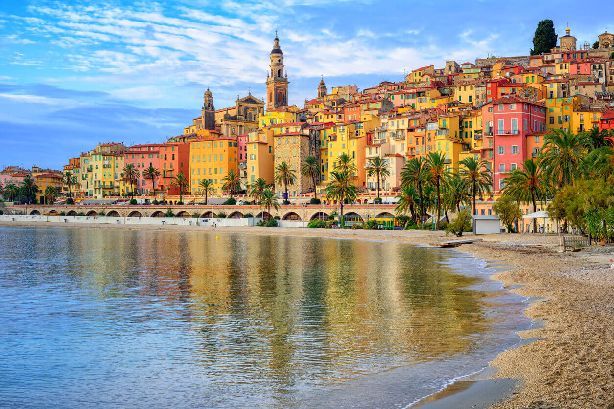 Mejor epoca para viajar a Menton | Tiempo y Clima. 3 meses para evitar